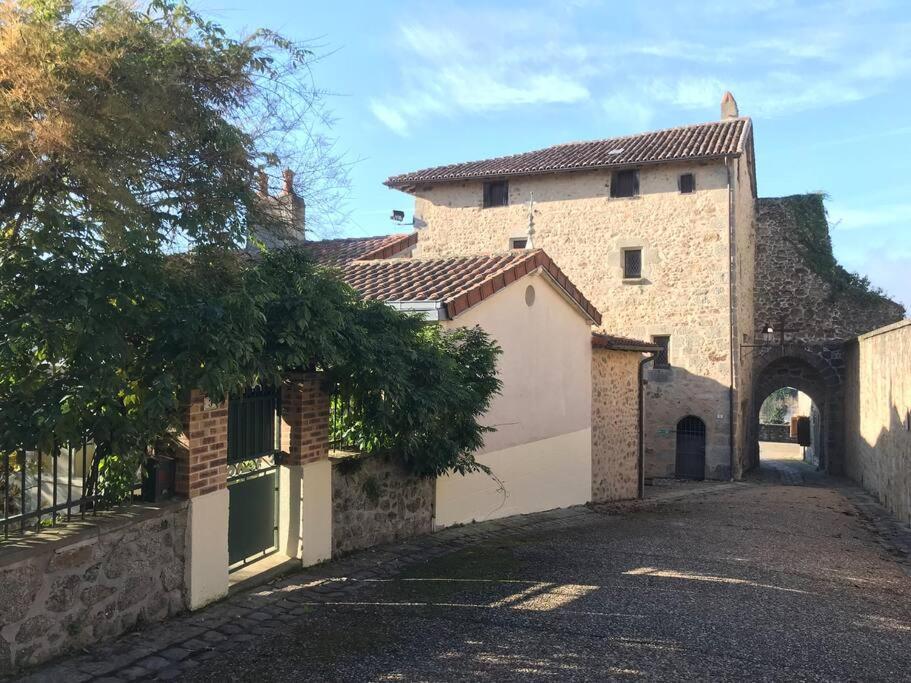 Du Haut Des Remparts Brigueuil Exteriér fotografie
